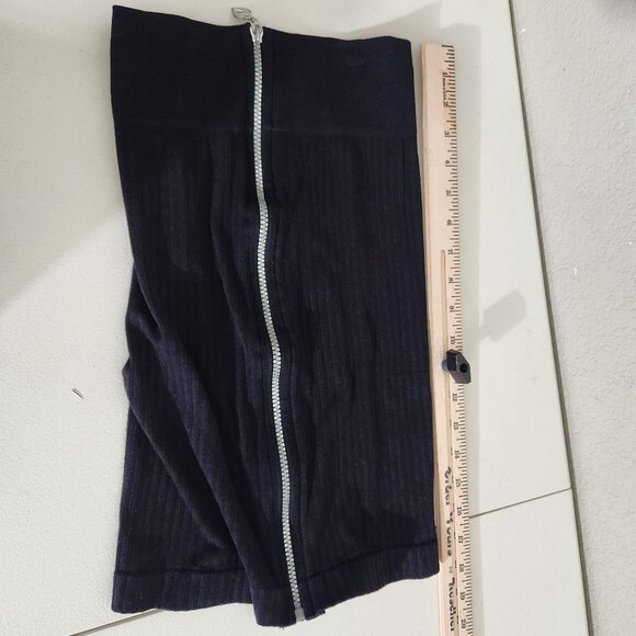 Simple Skirt Womens Size 30 Black Ribbed Knit Mini Heart Goth Witch - Picture 5 of 7